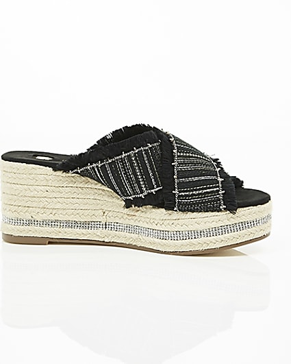 360 degree animation of product Black woven chain trim espadrille wedges frame-9