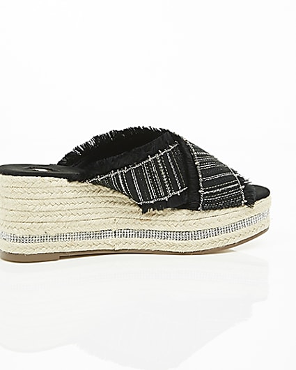 360 degree animation of product Black woven chain trim espadrille wedges frame-11