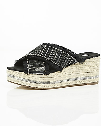 360 degree animation of product Black woven chain trim espadrille wedges frame-23