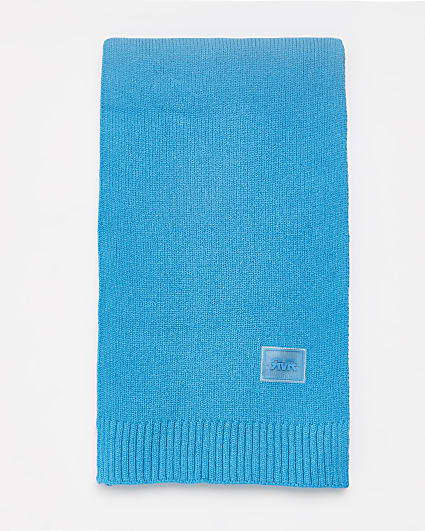 Blue ribbed knit scarf