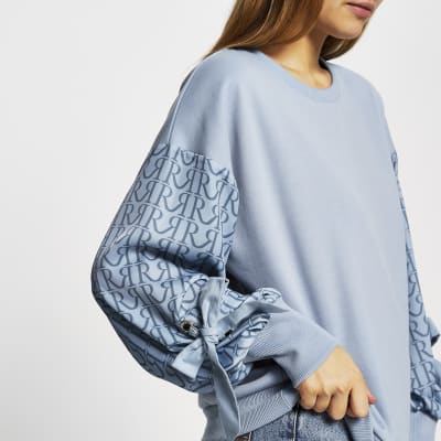 sweater with long sleeves