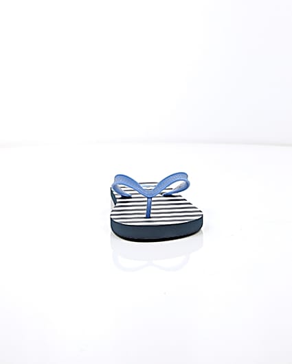 360 degree animation of product Blue stripe print flip flops frame-4