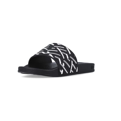 360 degree animation of product Boys black Geometric sliders frame-0