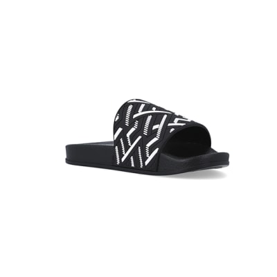 360 degree animation of product Boys black Geometric sliders frame-18