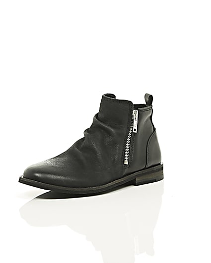 360 degree animation of product Boys black leather zip side chelsea boots frame-0