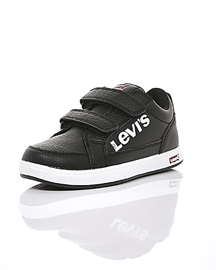 360 degree animation of product Boys black Levi’s velcro low top trainers frame-1