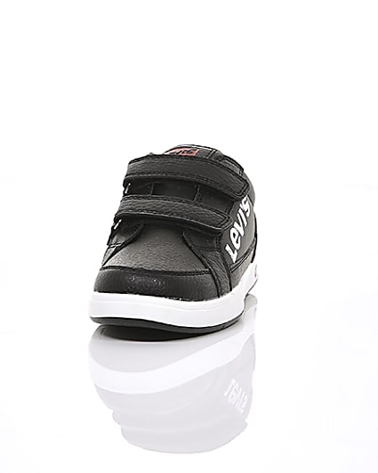 360 degree animation of product Boys black Levi’s velcro low top trainers frame-3