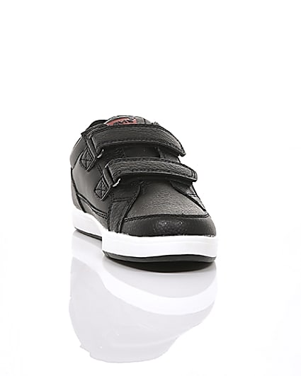 360 degree animation of product Boys black Levi’s velcro low top trainers frame-5