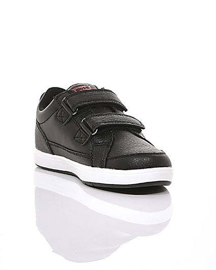 360 degree animation of product Boys black Levi’s velcro low top trainers frame-6