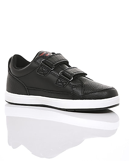 360 degree animation of product Boys black Levi’s velcro low top trainers frame-8