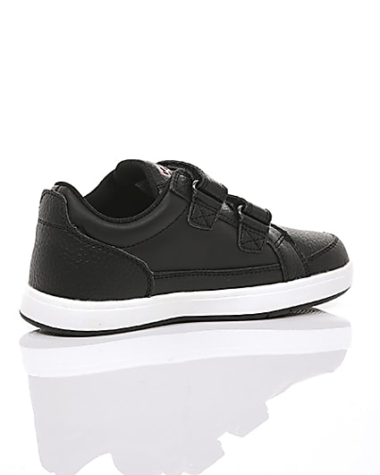360 degree animation of product Boys black Levi’s velcro low top trainers frame-12