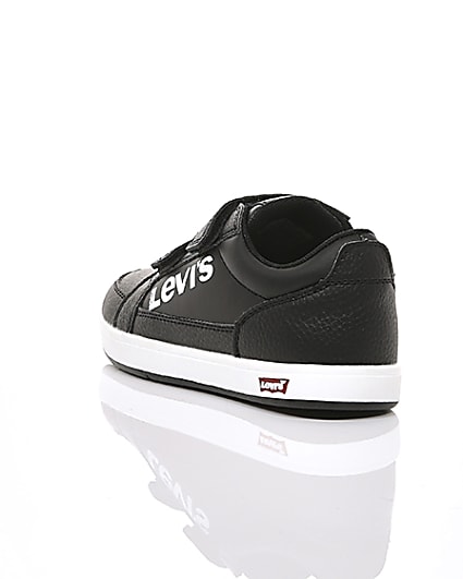360 degree animation of product Boys black Levi’s velcro low top trainers frame-18
