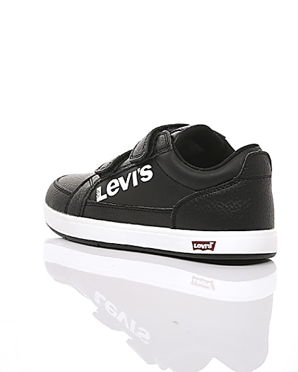 360 degree animation of product Boys black Levi’s velcro low top trainers frame-19