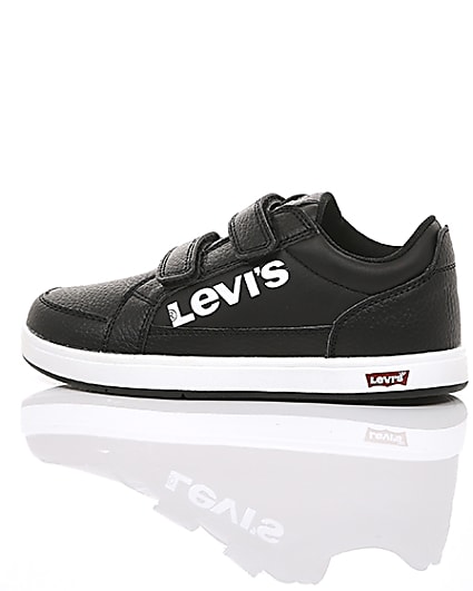 360 degree animation of product Boys black Levi’s velcro low top trainers frame-21