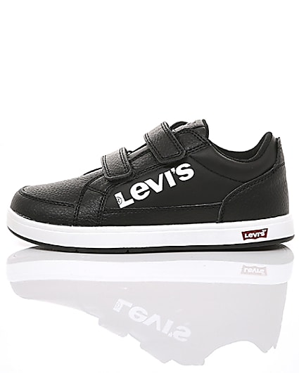 360 degree animation of product Boys black Levi’s velcro low top trainers frame-22