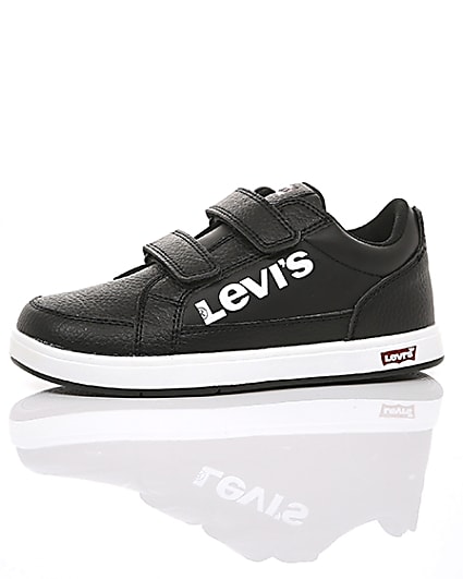 360 degree animation of product Boys black Levi’s velcro low top trainers frame-23