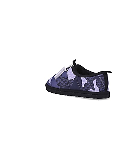 360 degree animation of product Boys black RI camo print puffer slippers frame-6