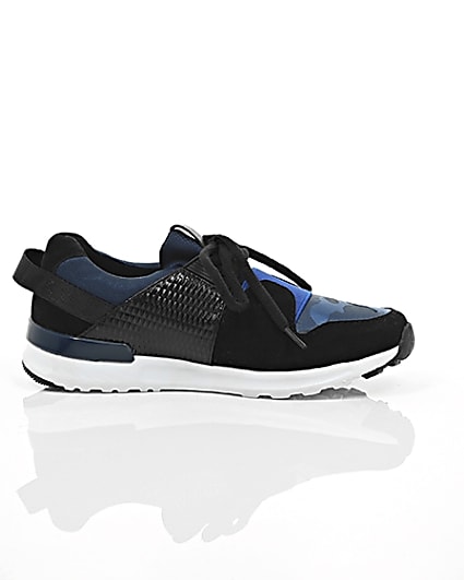 360 degree animation of product Boys blue camo insert runner trainers frame-9