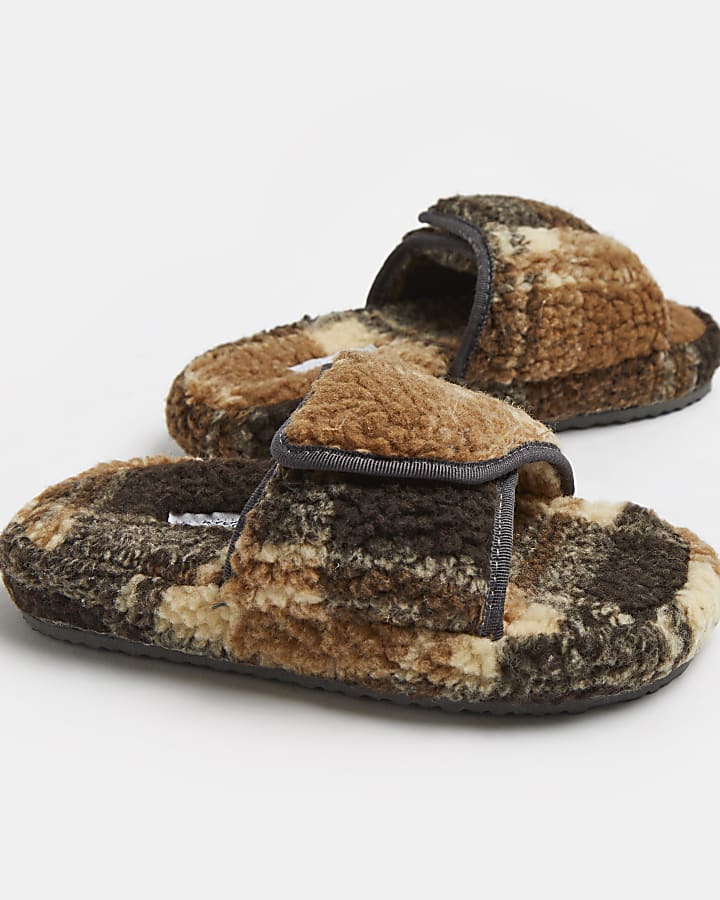 Boys brown borg check slippers