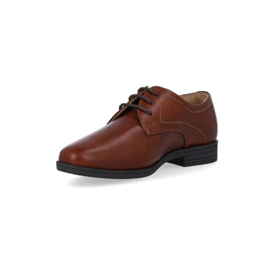 360 degree animation of product Boys Brown wide fit embossed shoes frame-0