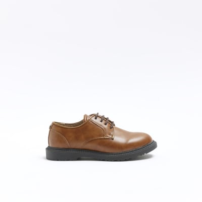 Boys brown wide fit lace up shoes River Island