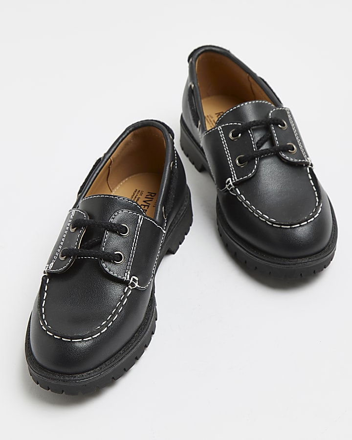 Boys navy cleated sole boat shoes