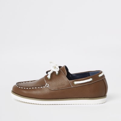 boys tan boat shoes