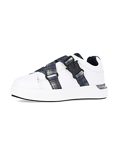 360 degree animation of product Boys White check strap trainers frame-1