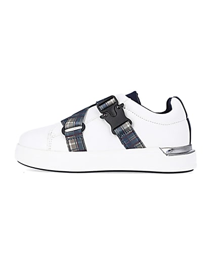 360 degree animation of product Boys White check strap trainers frame-3