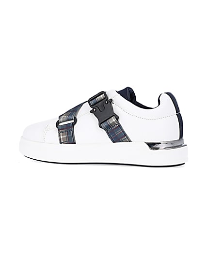 360 degree animation of product Boys White check strap trainers frame-4