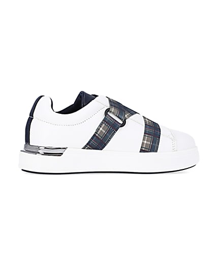 360 degree animation of product Boys White check strap trainers frame-14
