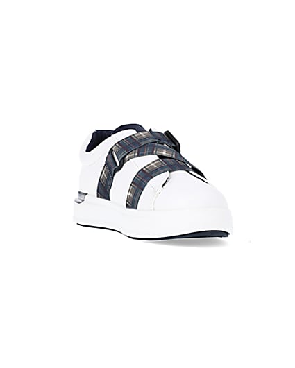 360 degree animation of product Boys White check strap trainers frame-19