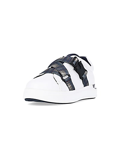 360 degree animation of product Boys White check strap trainers frame-23