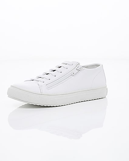 360 degree animation of product Boys white lace-up zip trainers frame-0