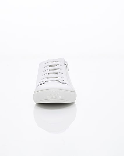 360 degree animation of product Boys white lace-up zip trainers frame-4