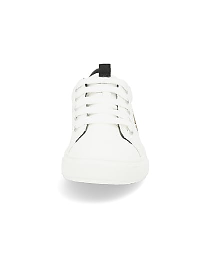 360 degree animation of product Boys white RI crest trainers frame-0