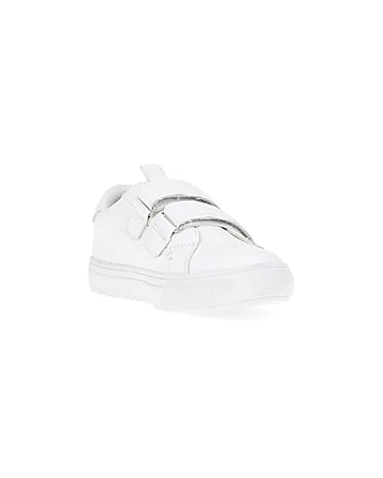 360 degree animation of product Boys white RI embossed monogram trainers frame-19