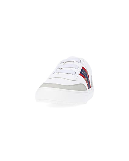 360 degree animation of product Boys White Stripe trainers frame-22