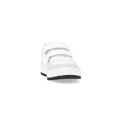 360 degree animation of product Boys White velcro trainers frame-20