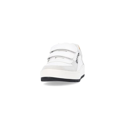 360 degree animation of product Boys White velcro trainers frame-22