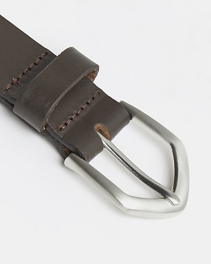 Brown arrow buckle belt