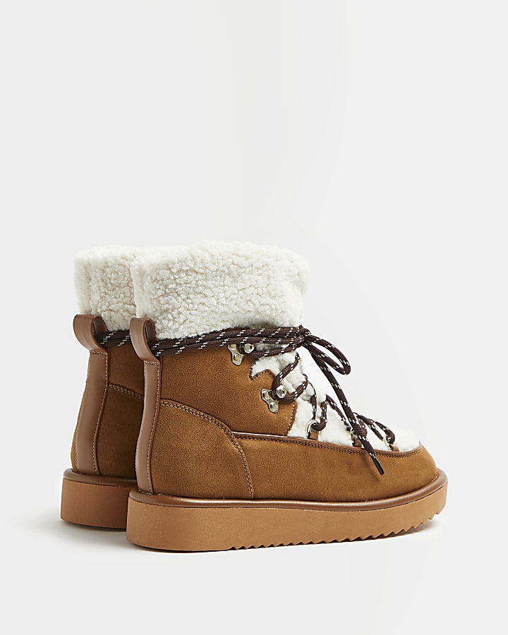 Brown borg snow boots