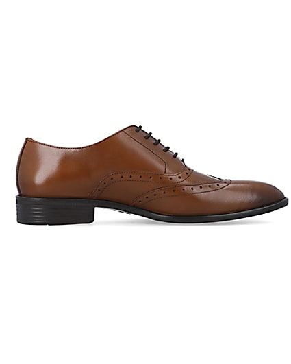 360 degree animation of product Brown brogue derby shoes frame-15