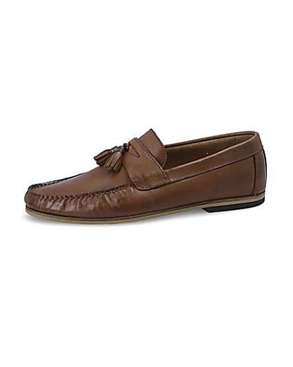 360 degree animation of product Brown leather wide fit tassel loafers frame-2