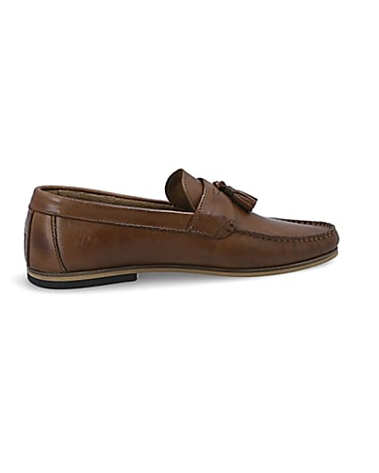 360 degree animation of product Brown leather wide fit tassel loafers frame-14
