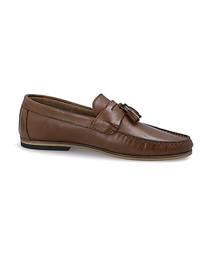 360 degree animation of product Brown leather wide fit tassel loafers frame-16