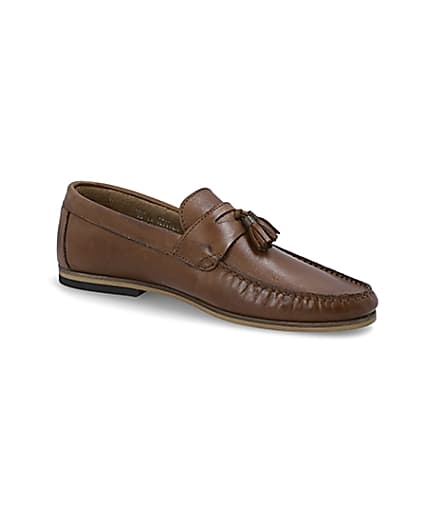 360 degree animation of product Brown leather wide fit tassel loafers frame-17