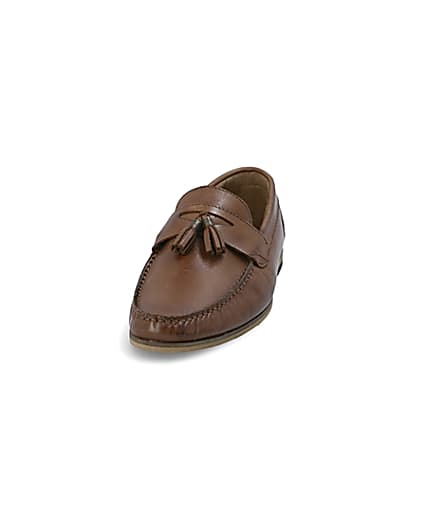 360 degree animation of product Brown leather wide fit tassel loafers frame-22
