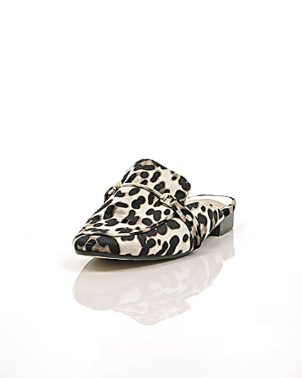 360 degree animation of product Brown leopard print backless loafers frame-2