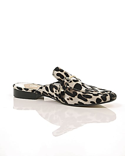 360 degree animation of product Brown leopard print backless loafers frame-8